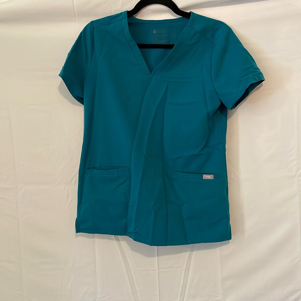 FIGS Pacific Blue Casma Three-Pocket Scrub Top™